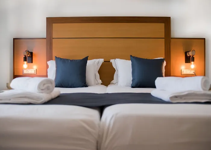 Manousos City Hotel