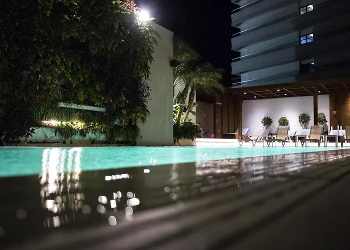 Manousos City Hotel